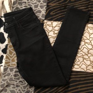 High Waisted Black Levi’s